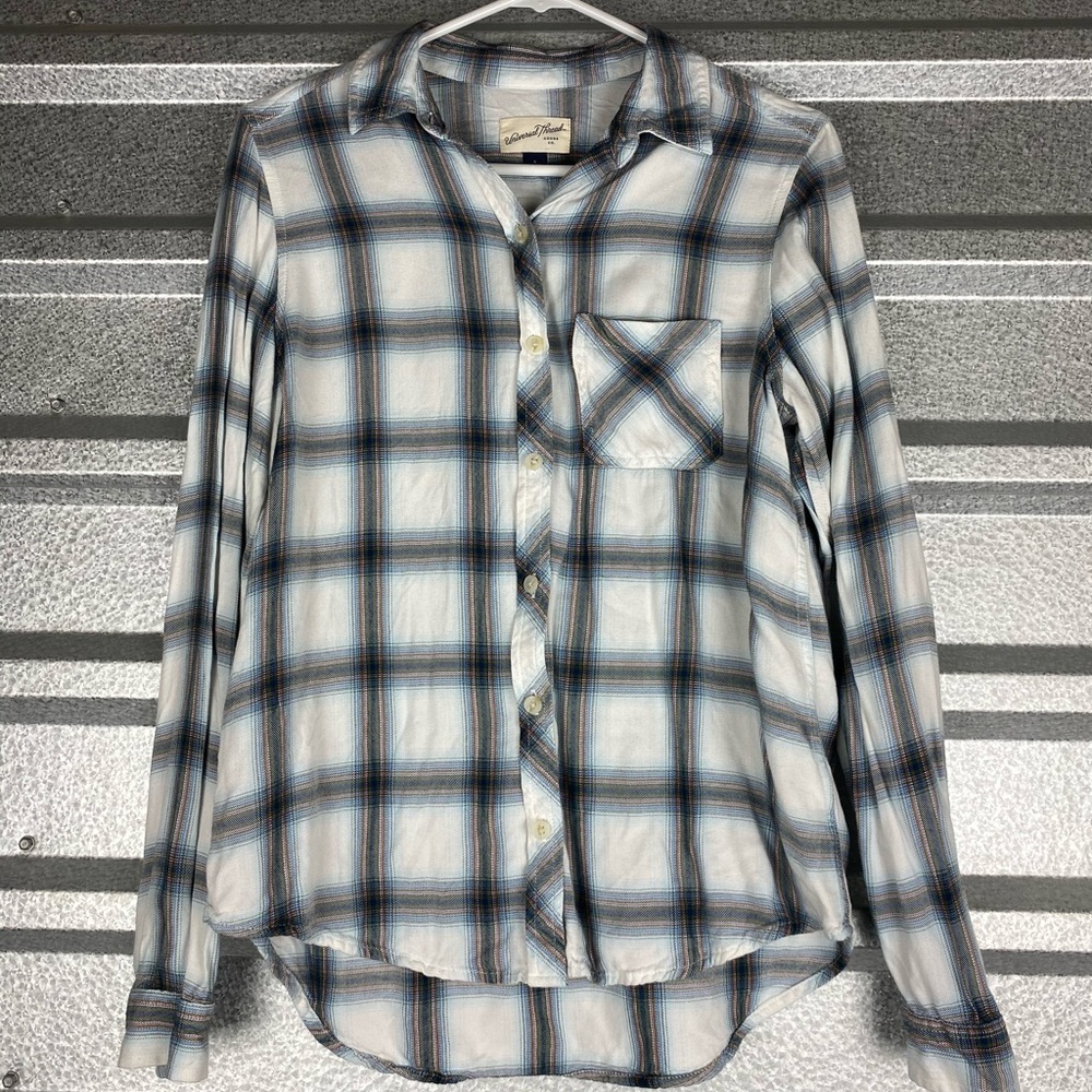 Women’s Universal Thread Patterned Button Up